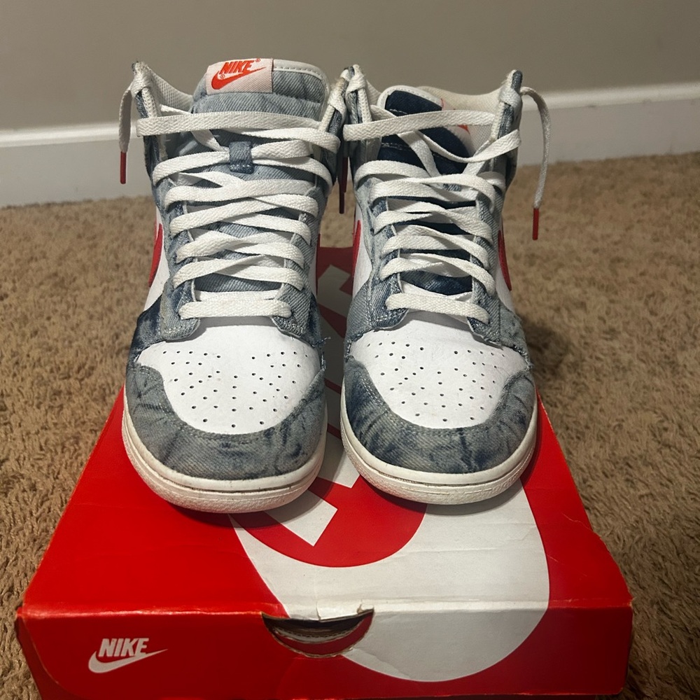 Nike - Picture 2 of 4